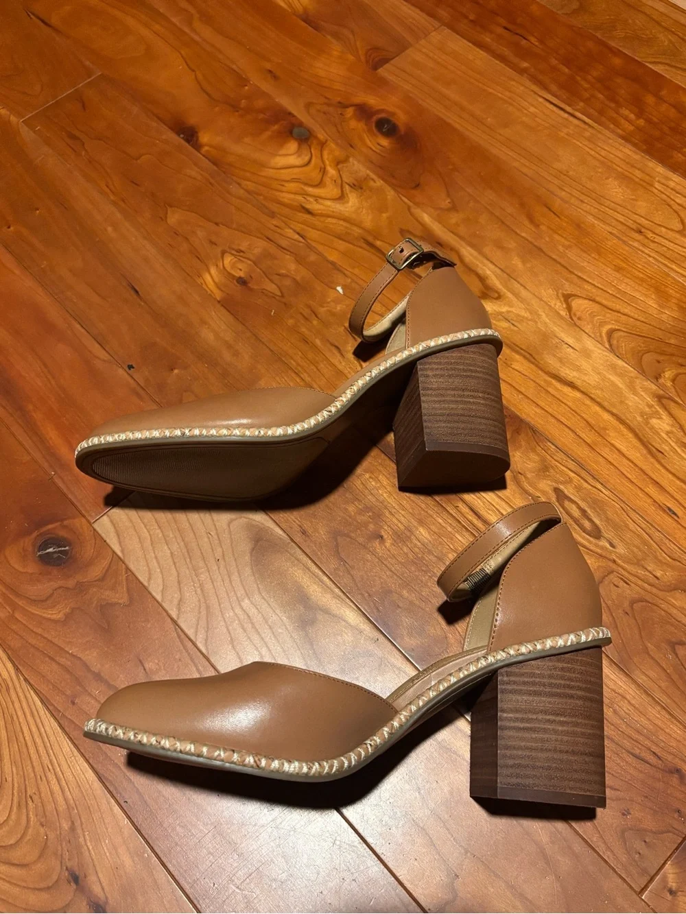 Crown Vintage: Leather Round Toe Camel colored casual chunky heel